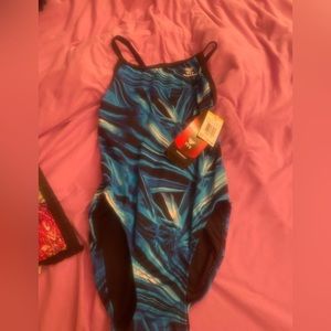 Brand new with tags TYR DiamondFit suit -size 32
